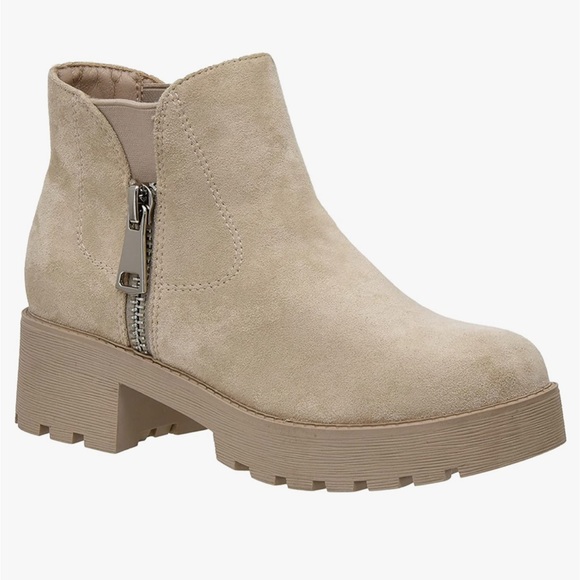 CUSHIONAIRE Women's Portia slip on boot +Memory Foam - Picture 3 of 11